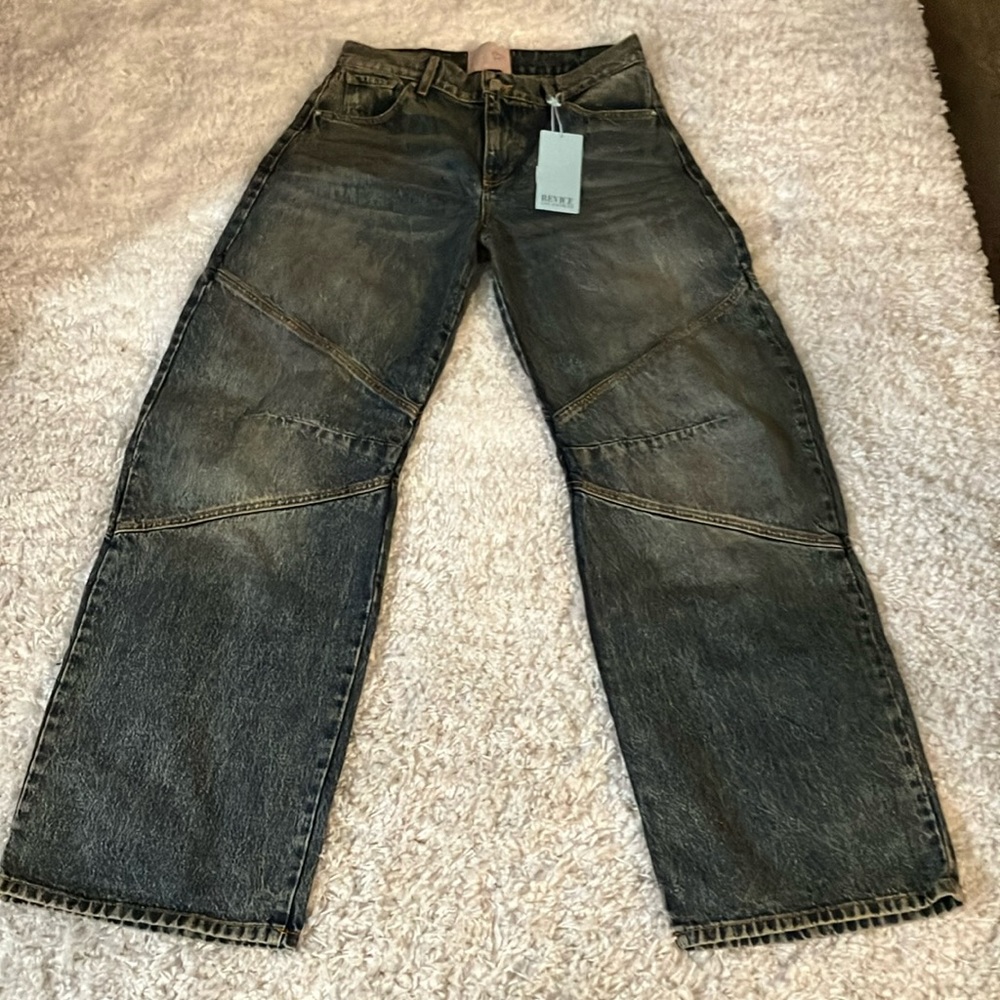 Revice Los Angeles, The Jet Jean